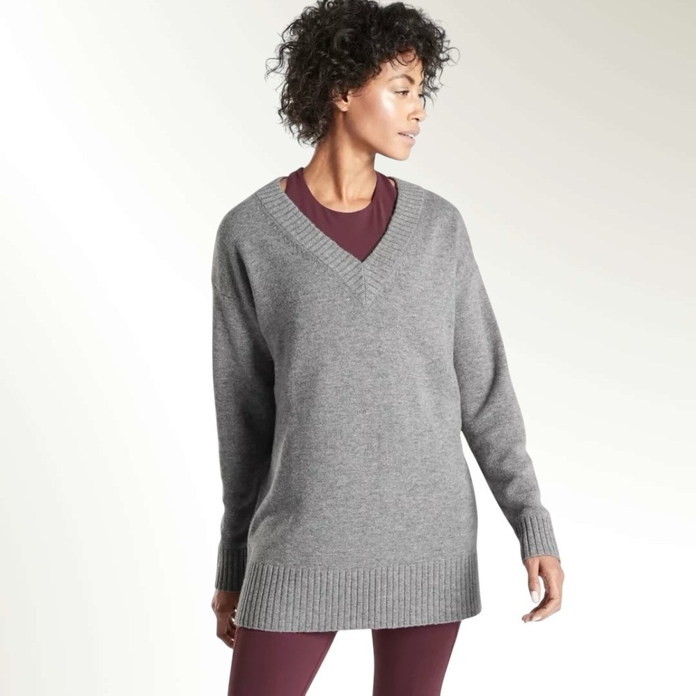 Athleta Wool Cashmere Cozy V-Neck Oversized Tunic Sweater in Grey Heather in‎ XS